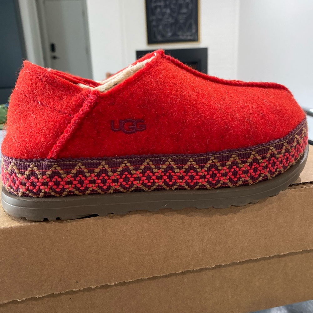 UGG